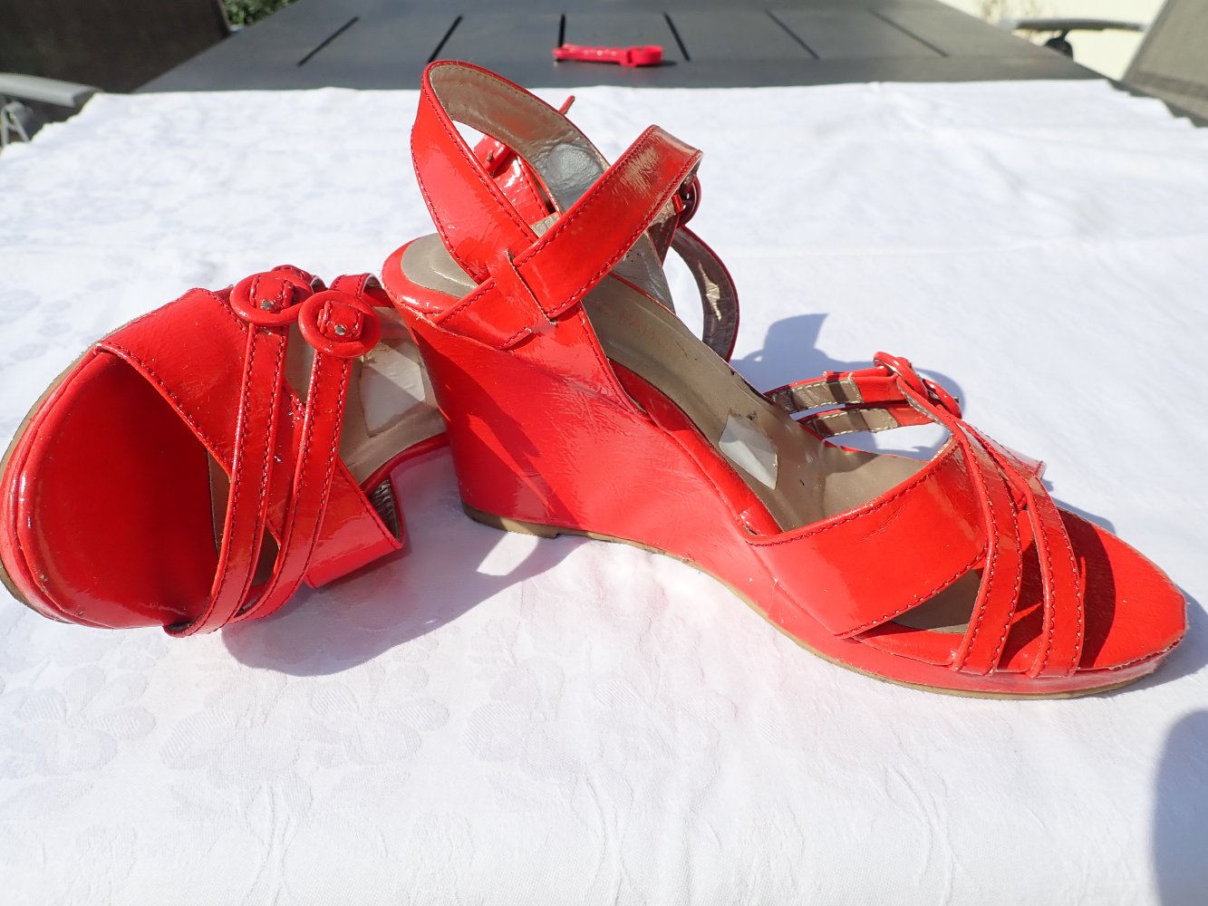 Passender Schuh zum roten Kleid