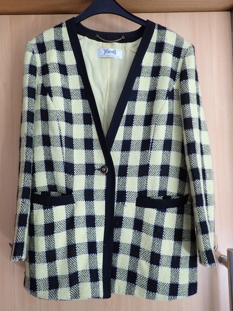 schwarz-gelbes Kostüm