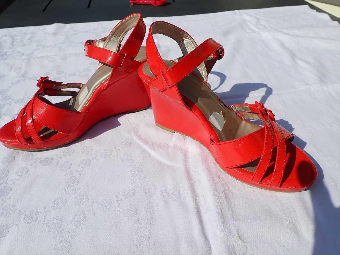 Passender Schuh zum roten Kleid