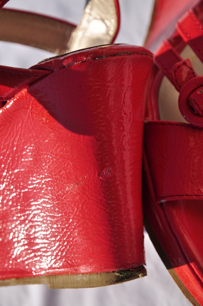 Passender Schuh zum roten Kleid