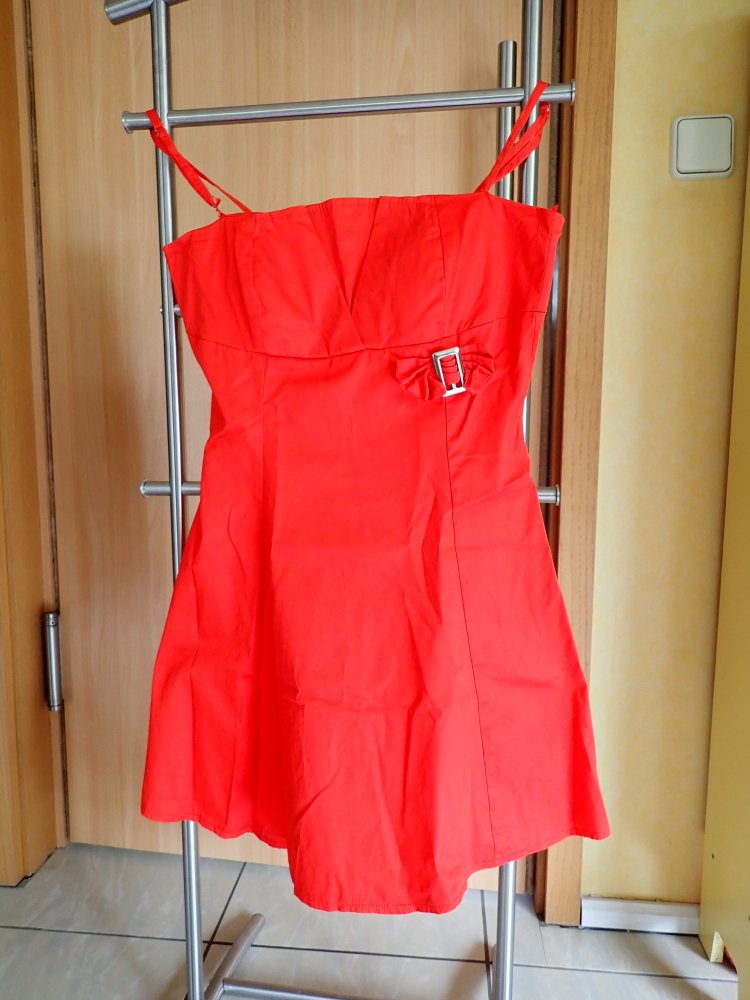 Kleid in Rot
