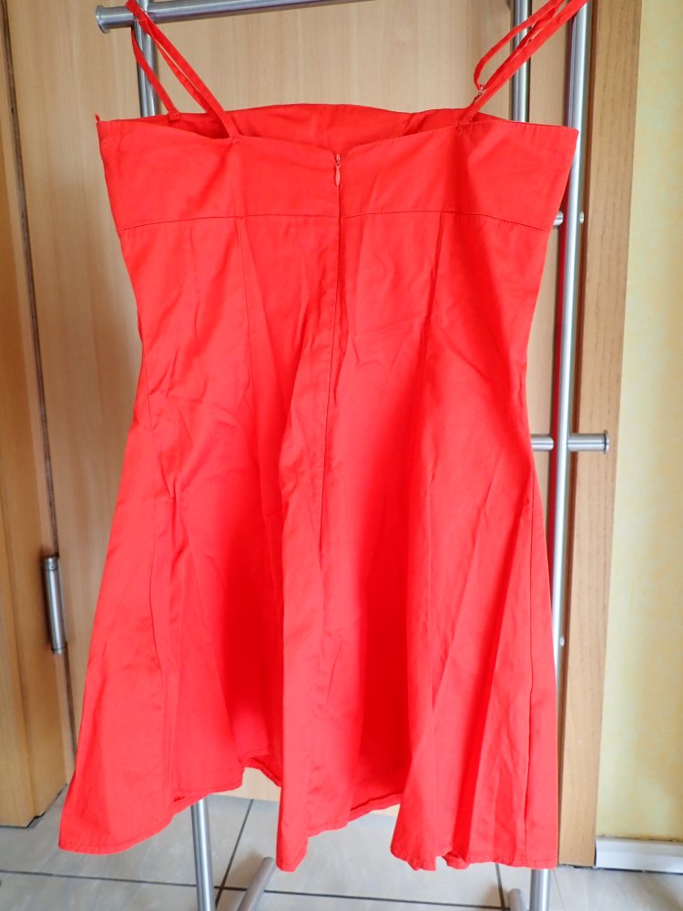 Kleid in Rot