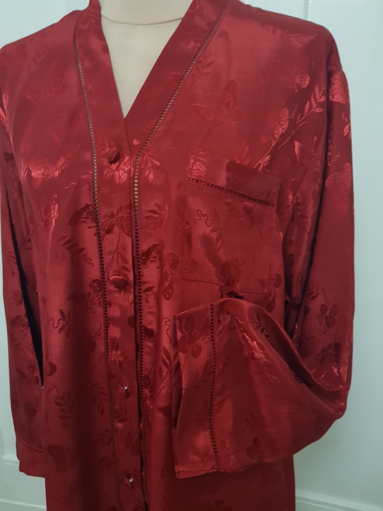 Schlaganzug, Stickerdetail, Brusttasche, V-Ausschnitt, Neu