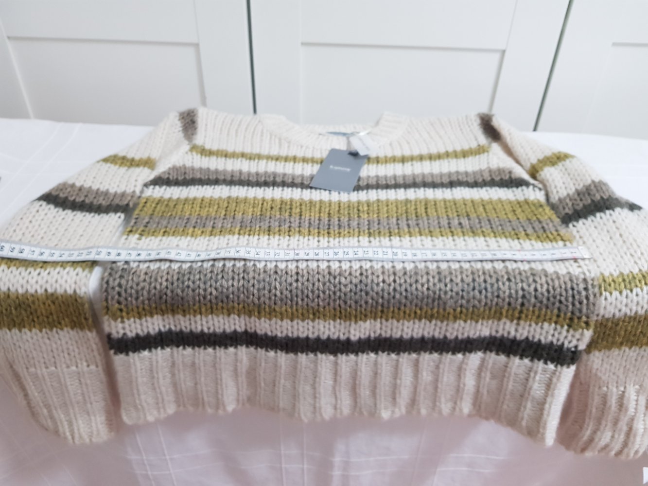 Weicher, wärmender, gestreifter Wollpullover 