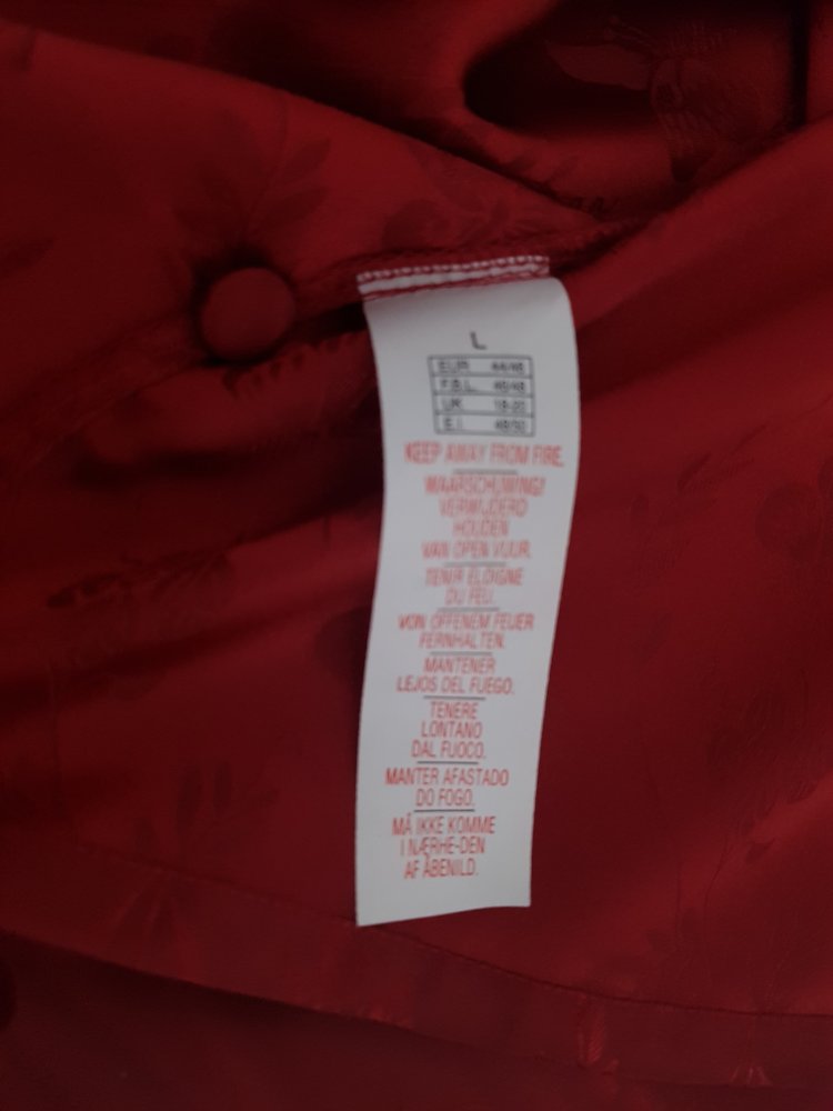 Schlaganzug, Stickerdetail, Brusttasche, V-Ausschnitt, Neu