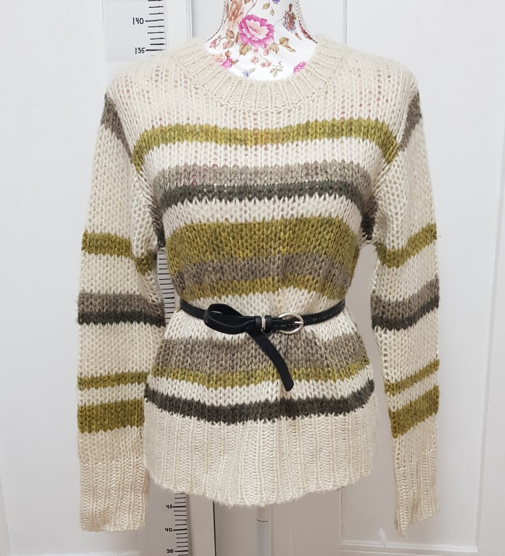 Weicher, wärmender, gestreifter Wollpullover 