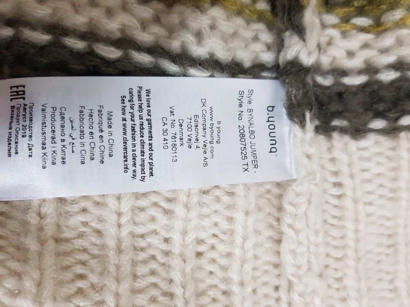 Weicher, wärmender, gestreifter Wollpullover 