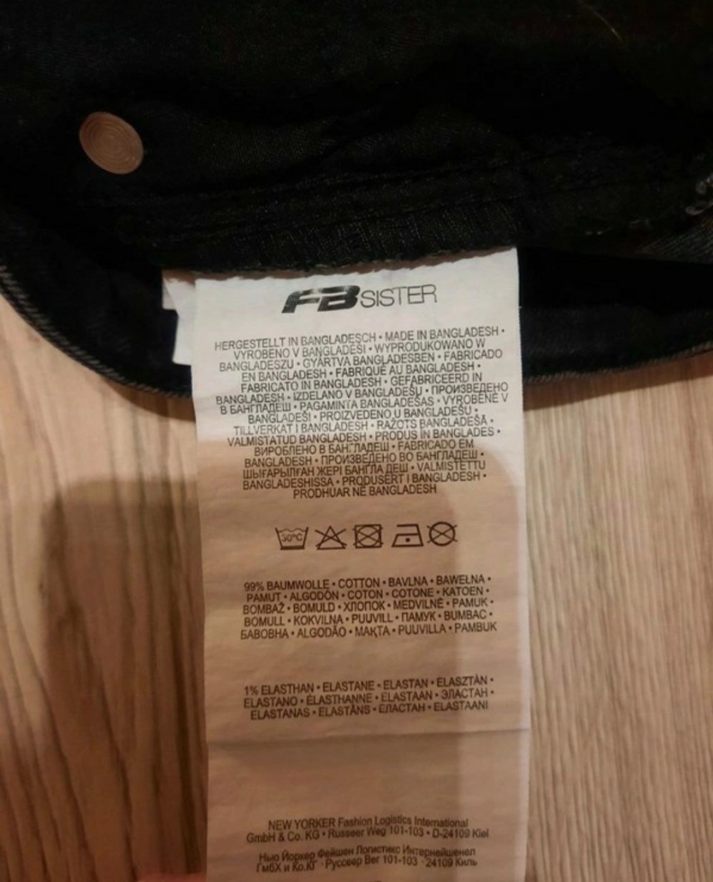 Schwarze Damen ripped Shorts/Hotpants von NewYorker