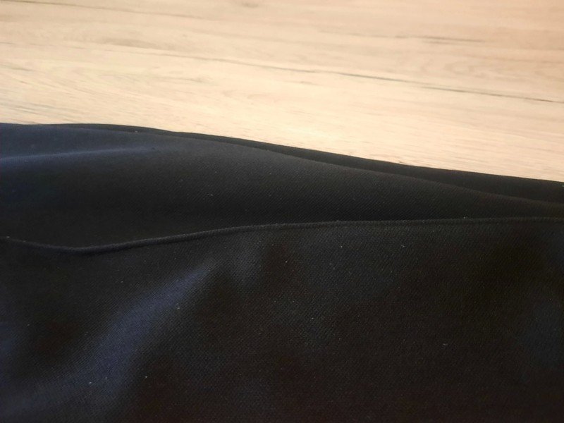 Damen Hose/Leggings schwarz mit rot/weißen Streifen von New Yorker
