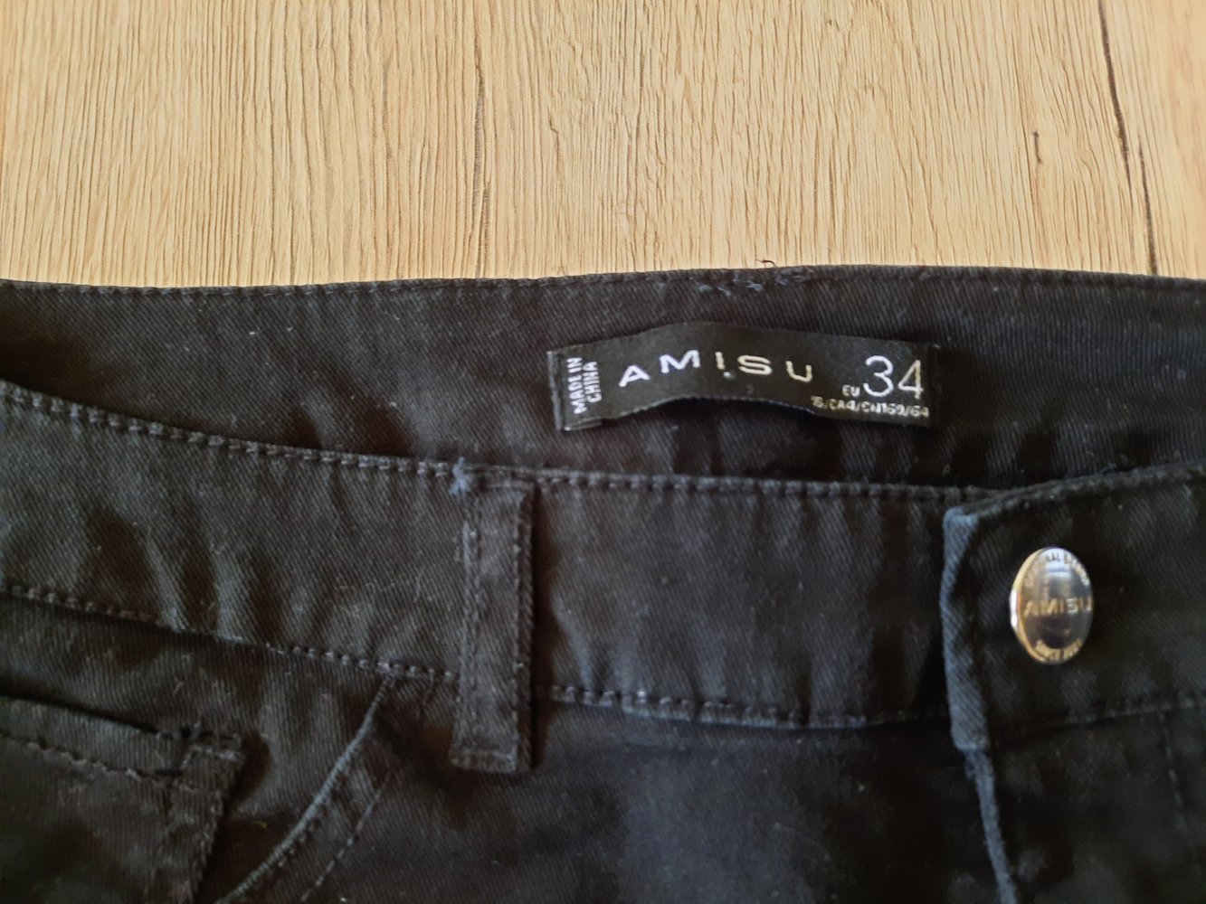 Damen schwarze Shorts mit Streifen Gr. 34