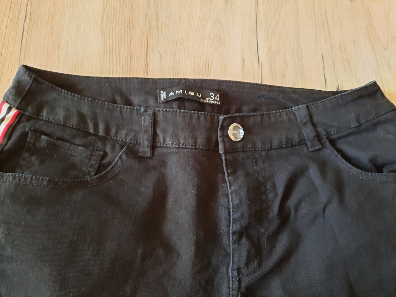 Damen schwarze Shorts mit Streifen Gr. 34