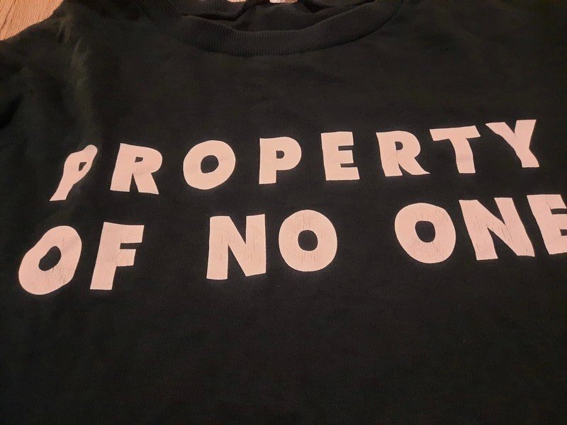 H&M Divided Damen Pullover grün bedruckt Property of no one