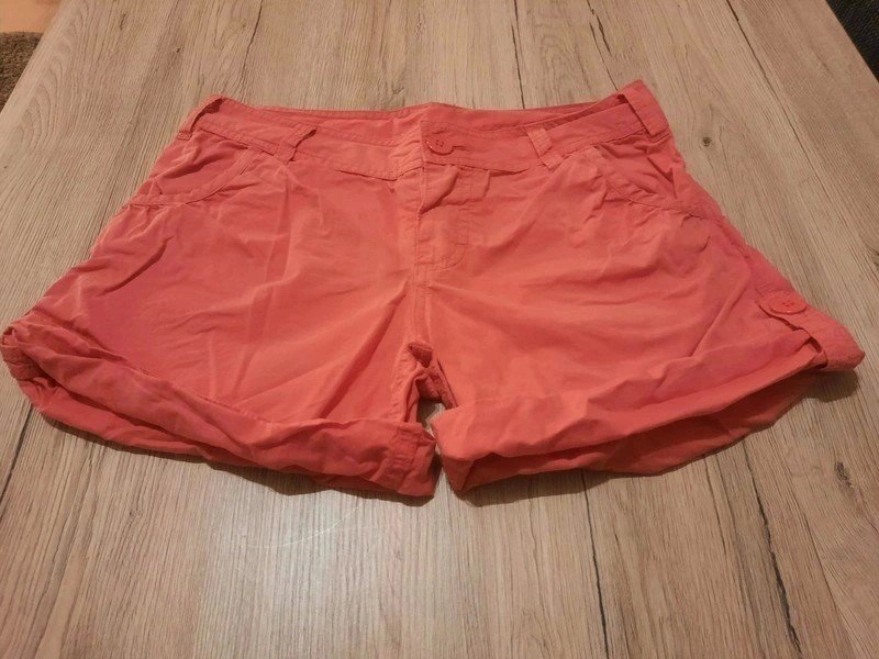 Damen Shorts rot Gr. 36