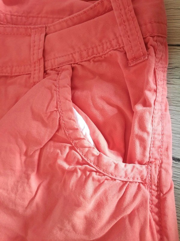 Damen Shorts rot Gr. 36