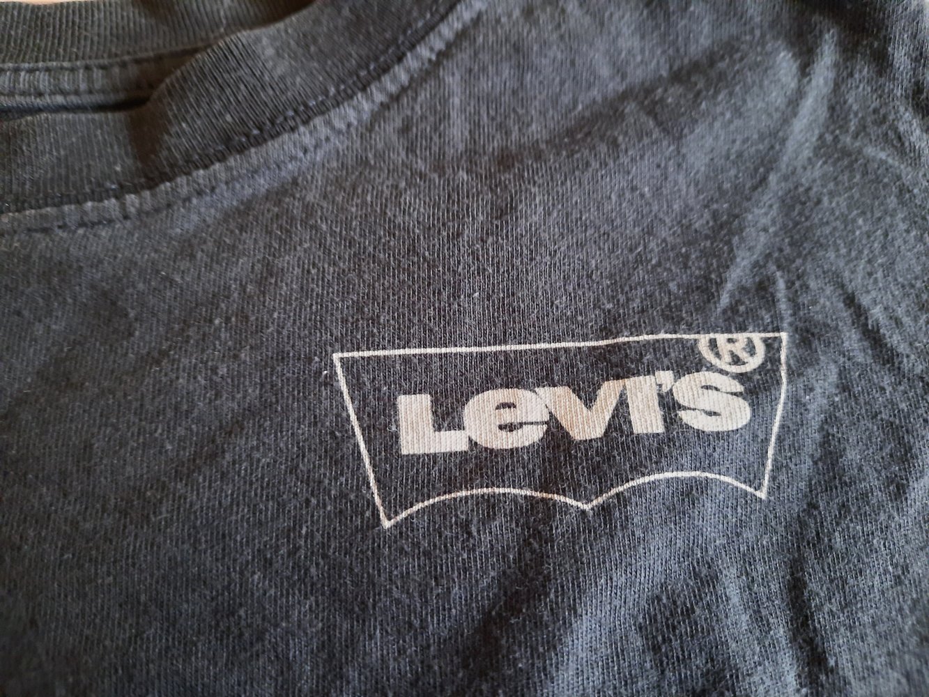 Bauchfreier Damen Pullover von Levis