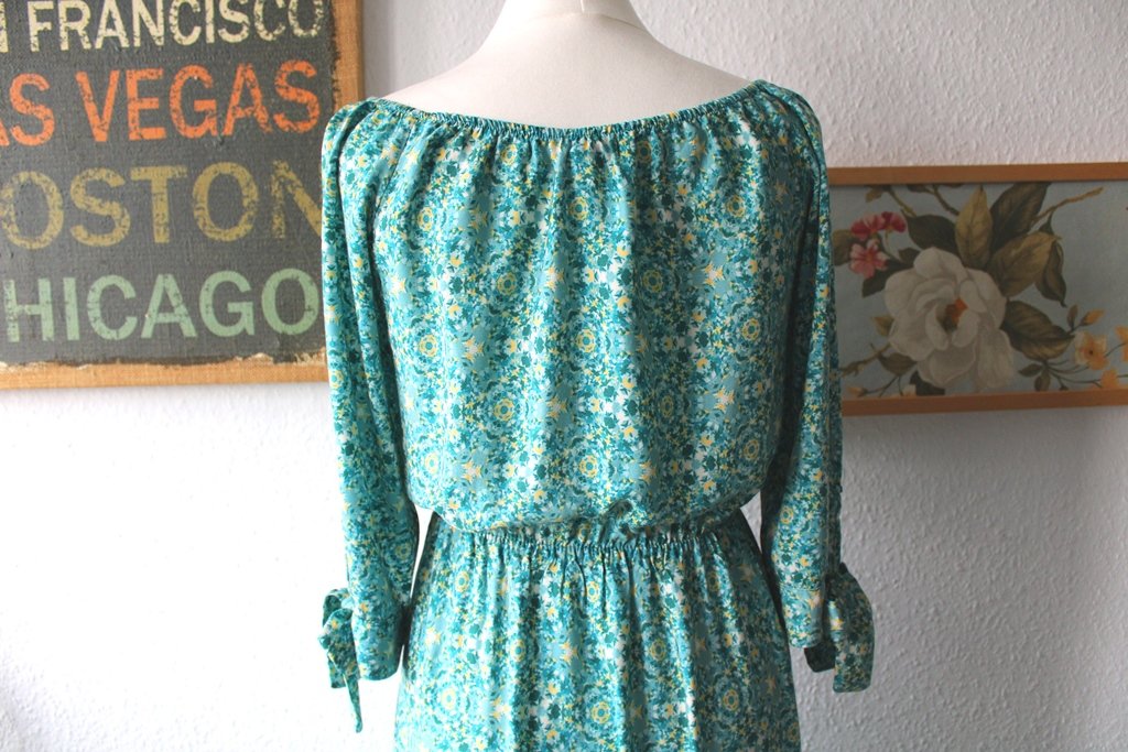 Wunderschönes Kleid aus Viskose. Gr. 36-38. Neu style Italy