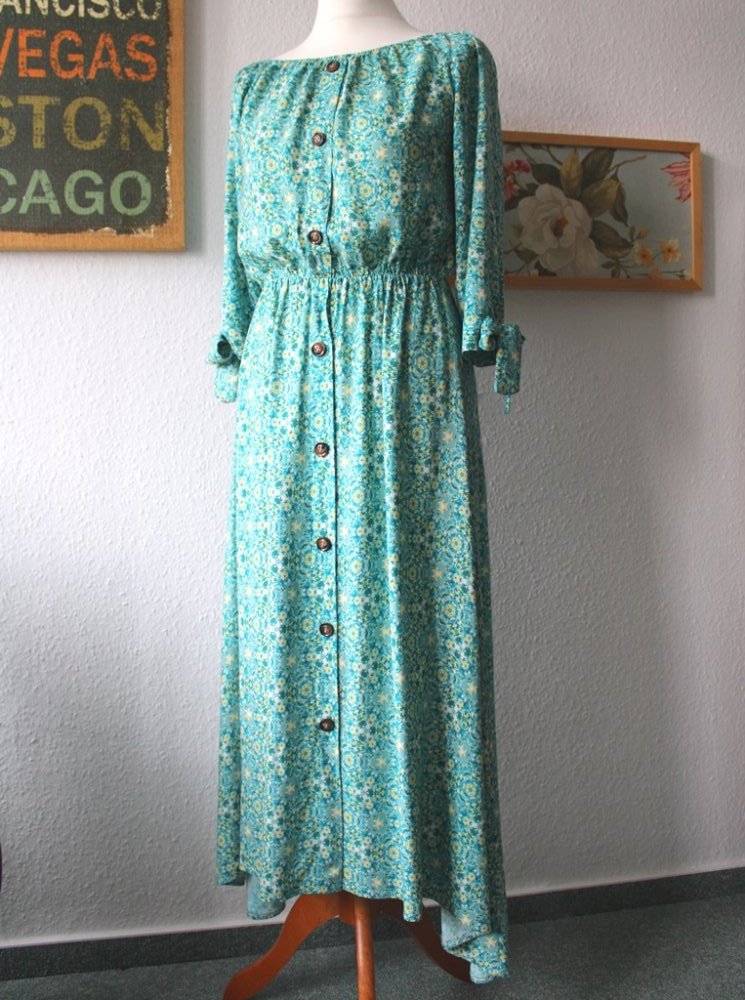 Wunderschönes Kleid aus Viskose. Gr. 36-38. Neu style Italy