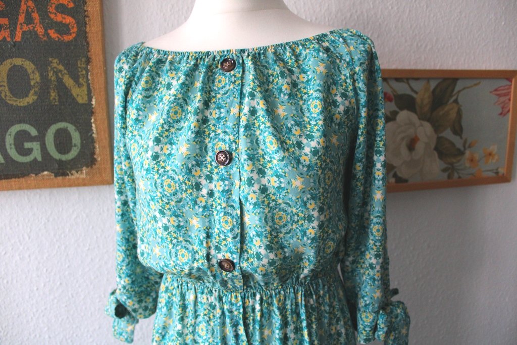 Wunderschönes Kleid aus Viskose. Gr. 36-38. Neu style Italy