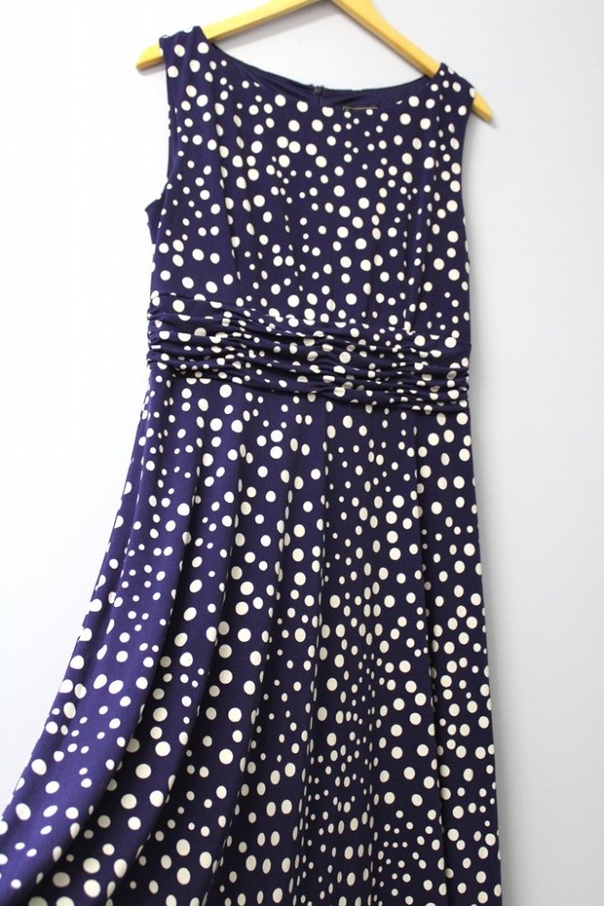 Schickes Kleid. Kleid mit Punkten. Gr. L. Jessica Howald