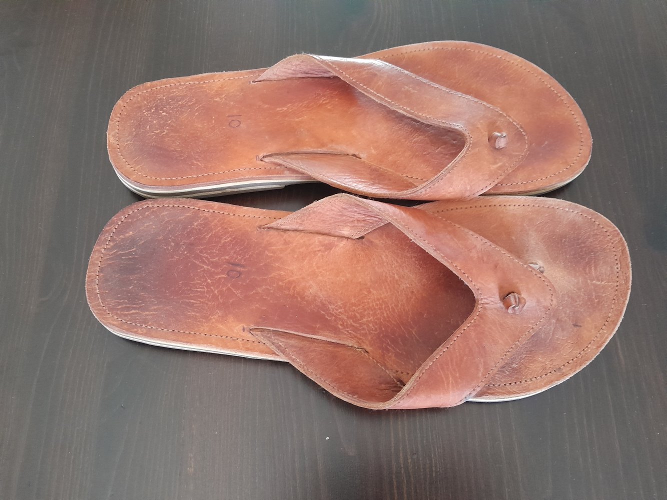 Flache Sandalen. Zehentrenner. Gr. 43. Sommerschuhe