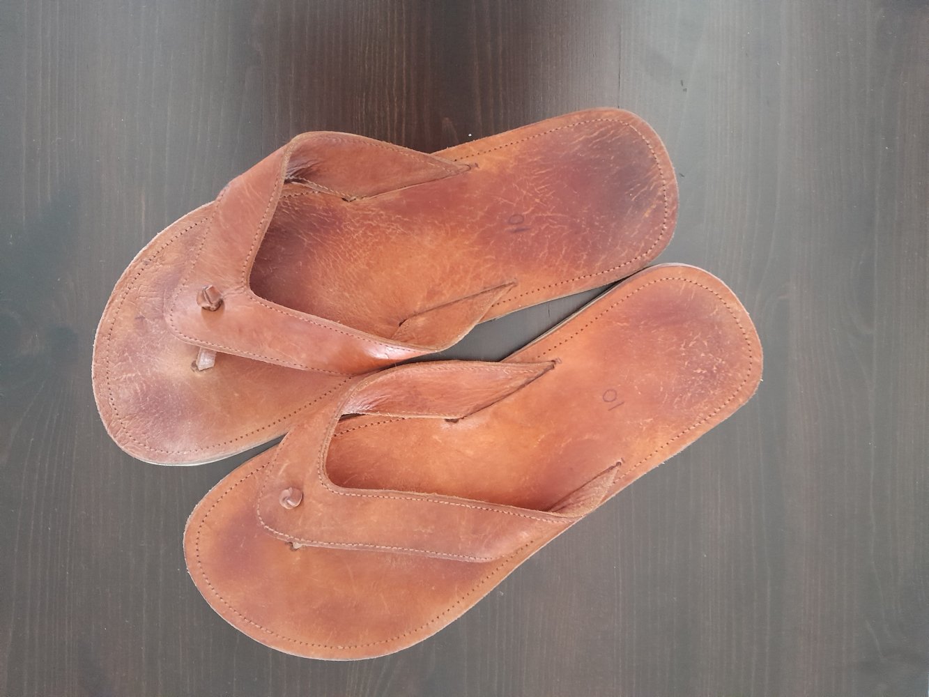 Flache Sandalen. Zehentrenner. Gr. 43. Sommerschuhe