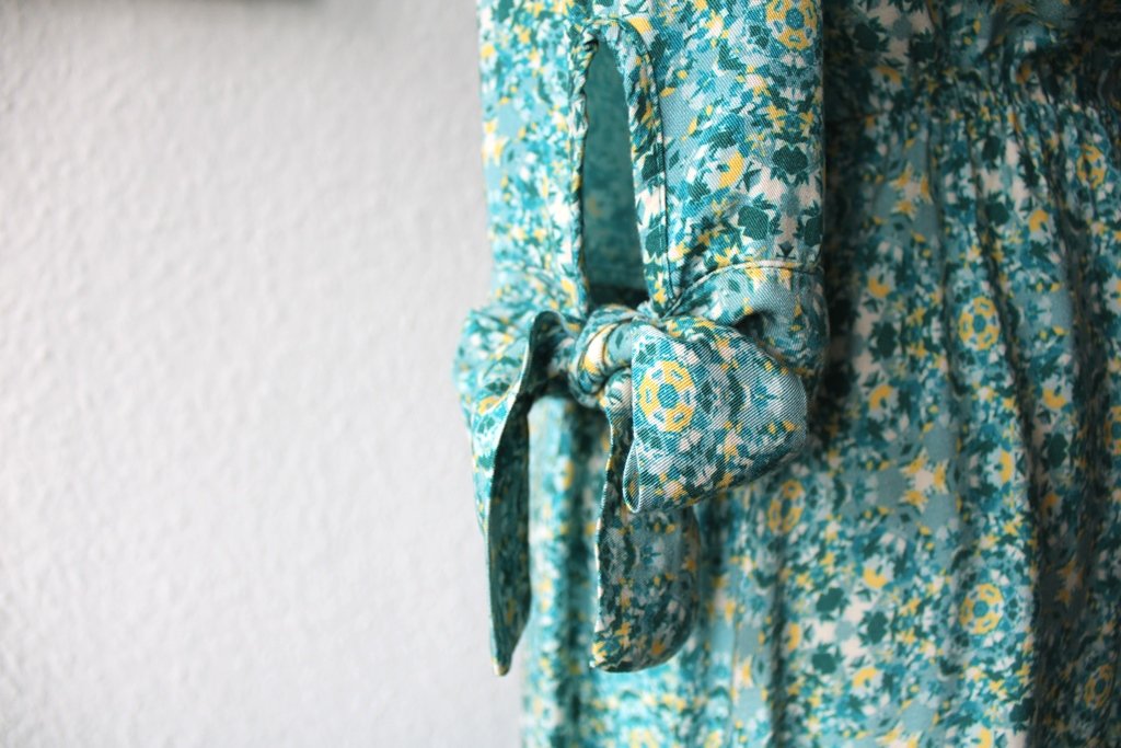 Wunderschönes Kleid aus Viskose. Gr. 36-38. Neu style Italy