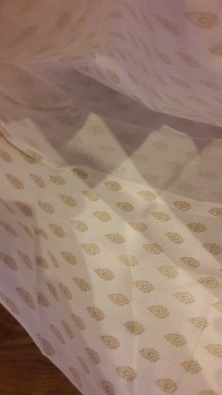 Kissenbezug Kissenhülle weiß mit goldenen Blättern von Zara Home