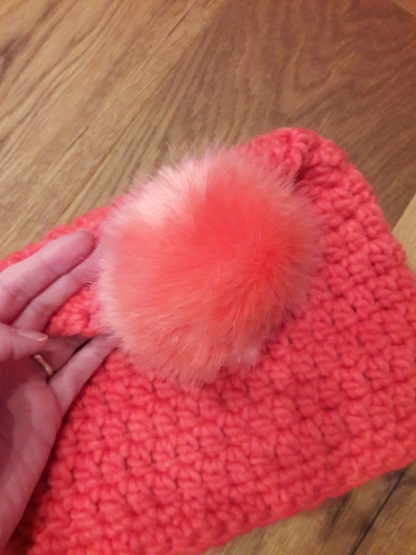 Beanie Mütze handgemacht in leuchtender Koralle