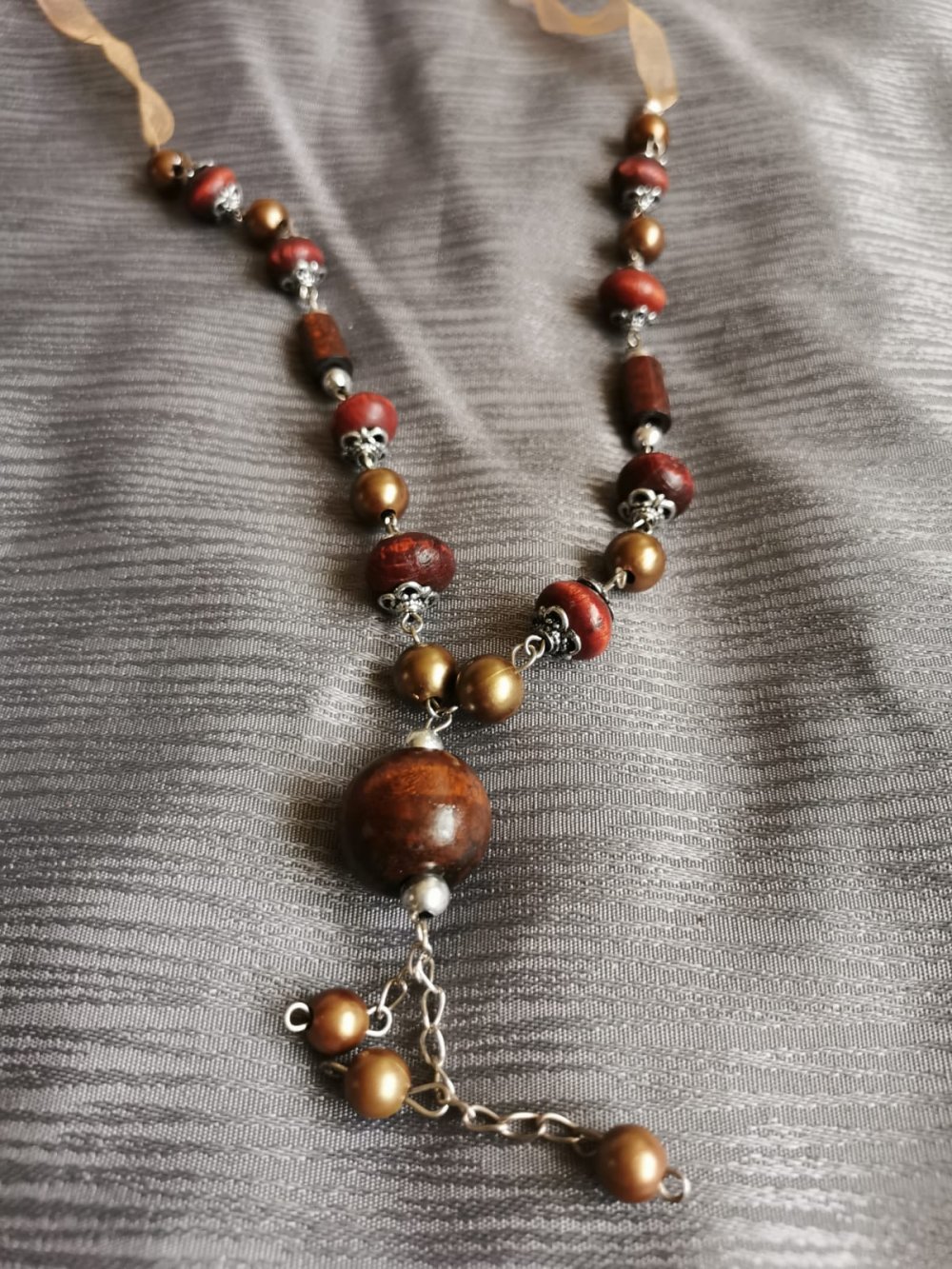 Halskette mit Holzperlen