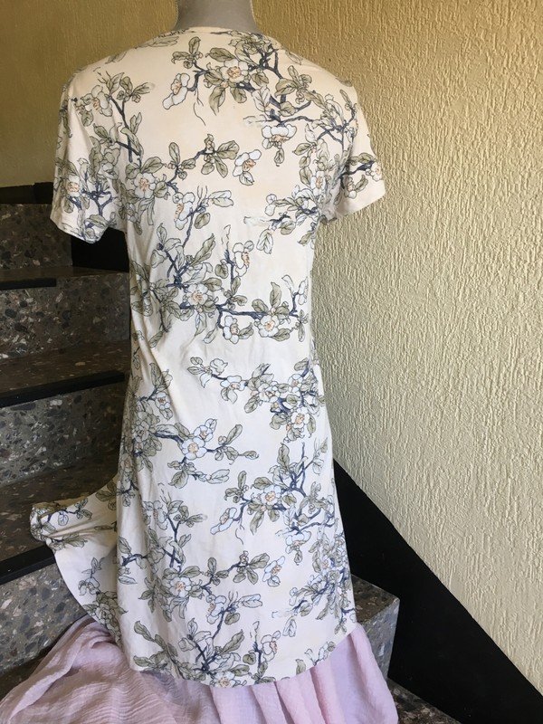  Minikleid mit Blumenmuster