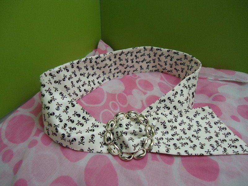  Gürtel aus Stoff mit Totenkopf Motiv