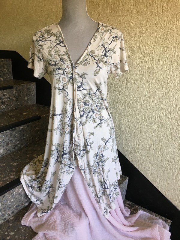  Minikleid mit Blumenmuster