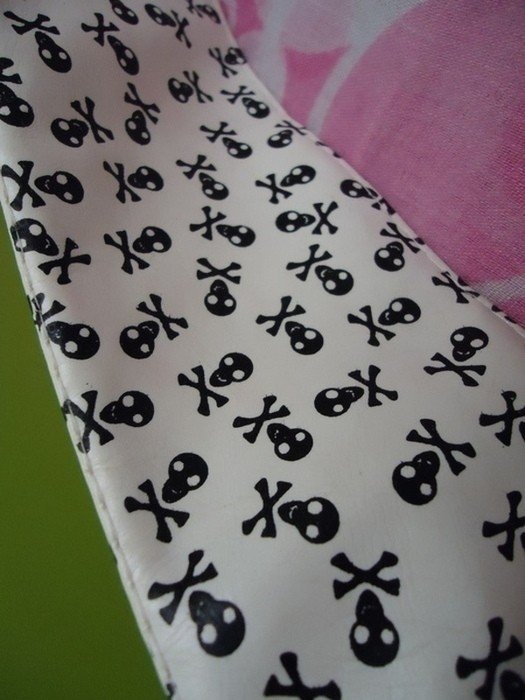  Gürtel aus Stoff mit Totenkopf Motiv