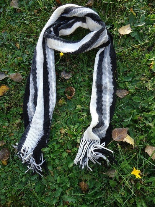 Schal schwarz-weiss gestreift