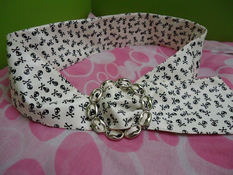  Gürtel aus Stoff mit Totenkopf Motiv