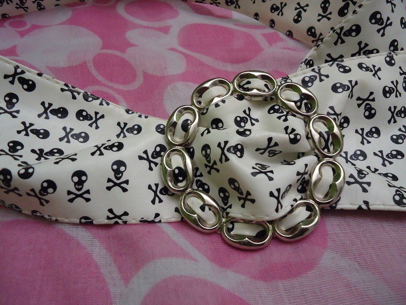  Gürtel aus Stoff mit Totenkopf Motiv