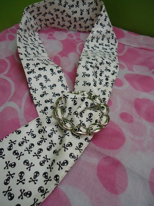  Gürtel aus Stoff mit Totenkopf Motiv
