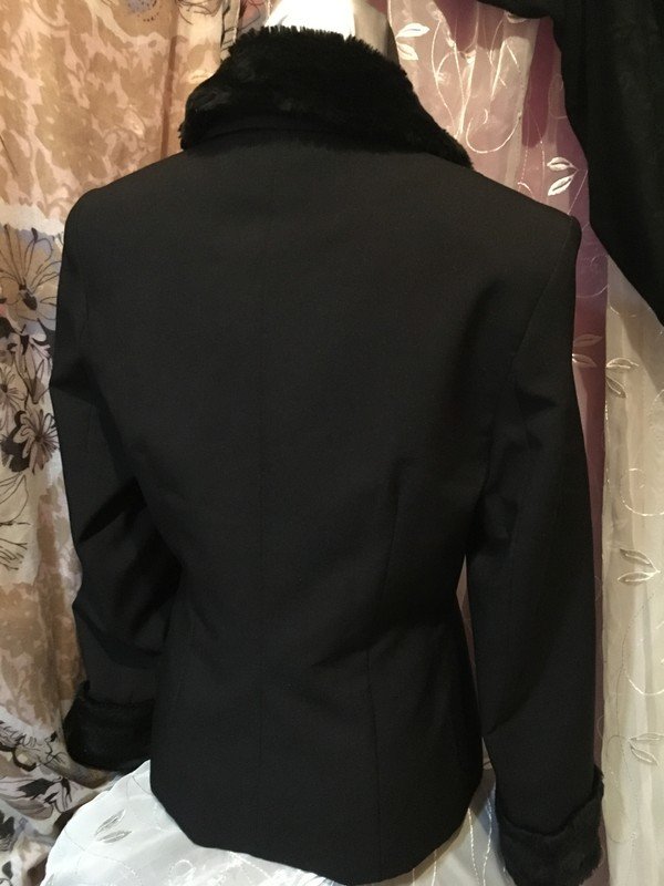 Blazer mit Kunstfellkragen
