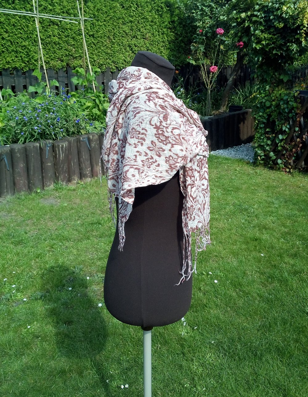 Tuch, beige mit Blumen