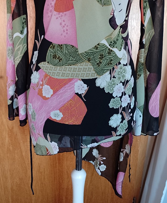 Ausgefallene Tunika, asymmetrisch geschnitten, ca. Gr. 38