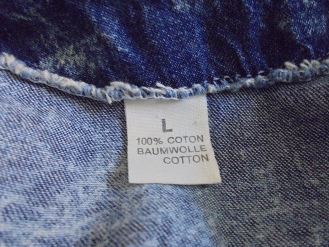 Ausgefallene Jeansjacke mit Applikationen, Gr. L