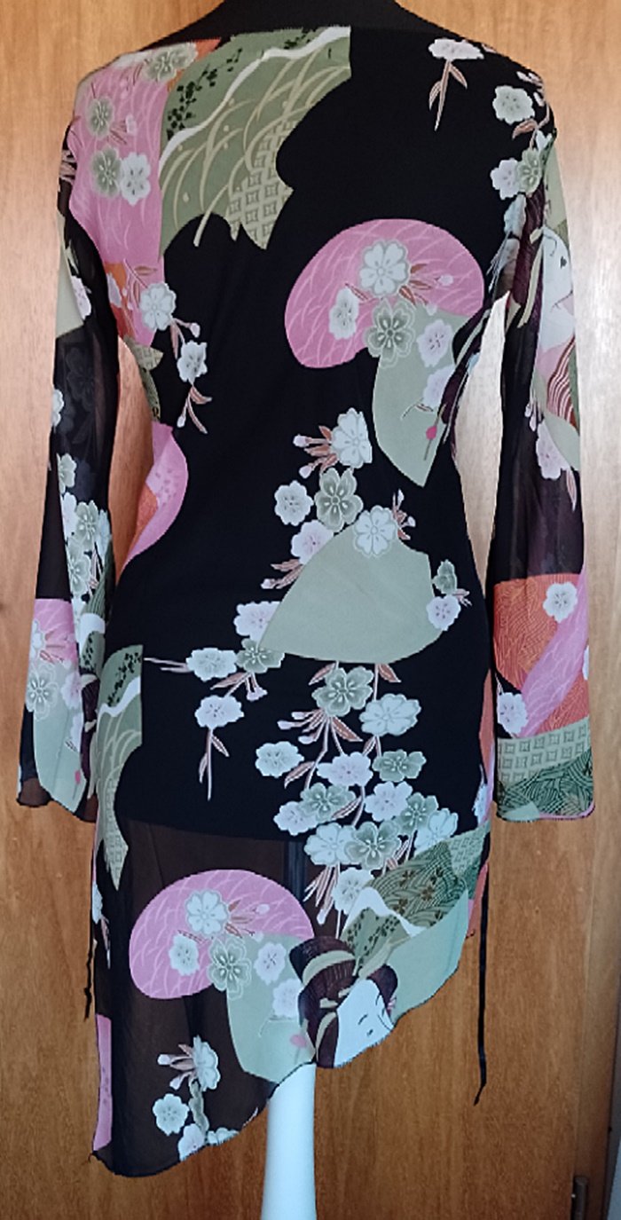 Ausgefallene Tunika, asymmetrisch geschnitten, ca. Gr. 38