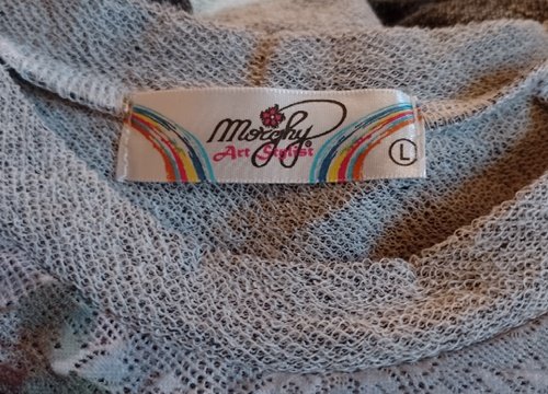 Tolles Langarmshirt mit Spitzenstoff und Pailletten