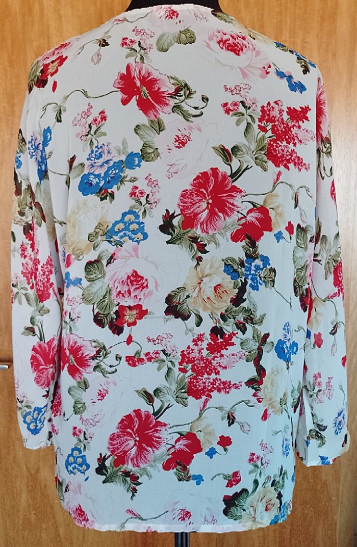 Ausgefallene Bluse mit Blumenmotiv, by Citta, ca. Gr. 38