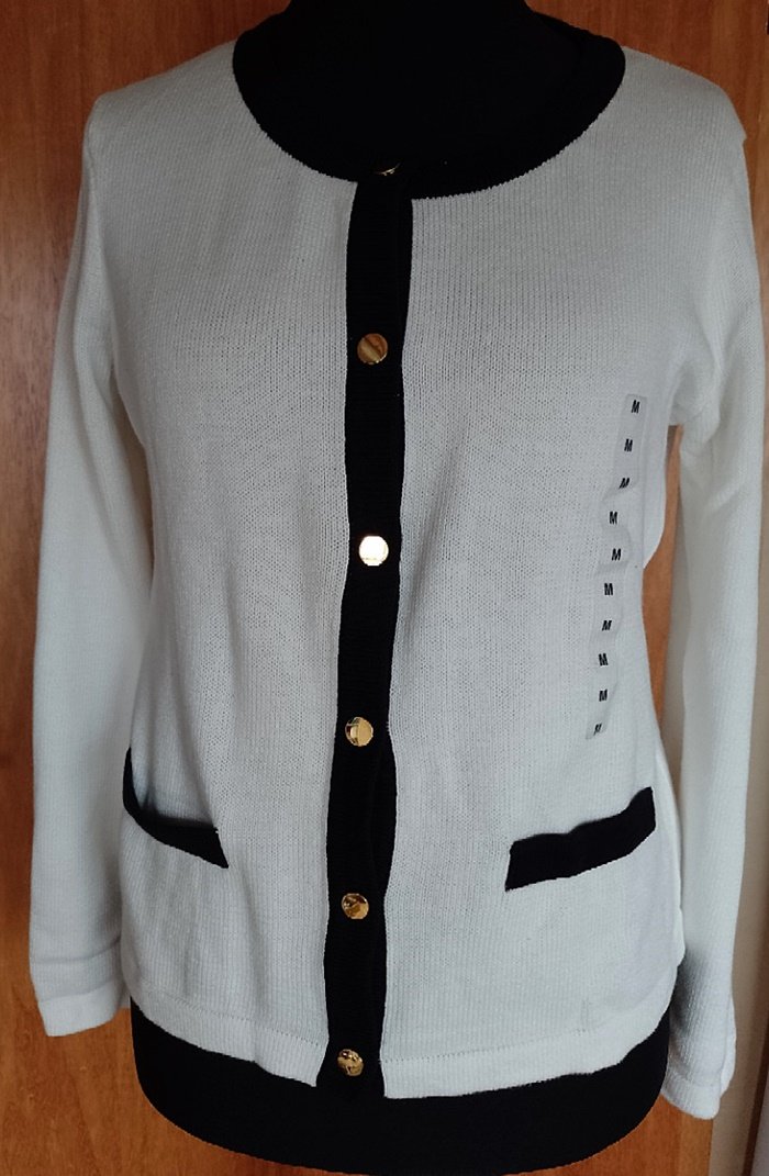 Strickjacke mit Schmuckknöpfen, cremeweiß, H & M, Gr. M