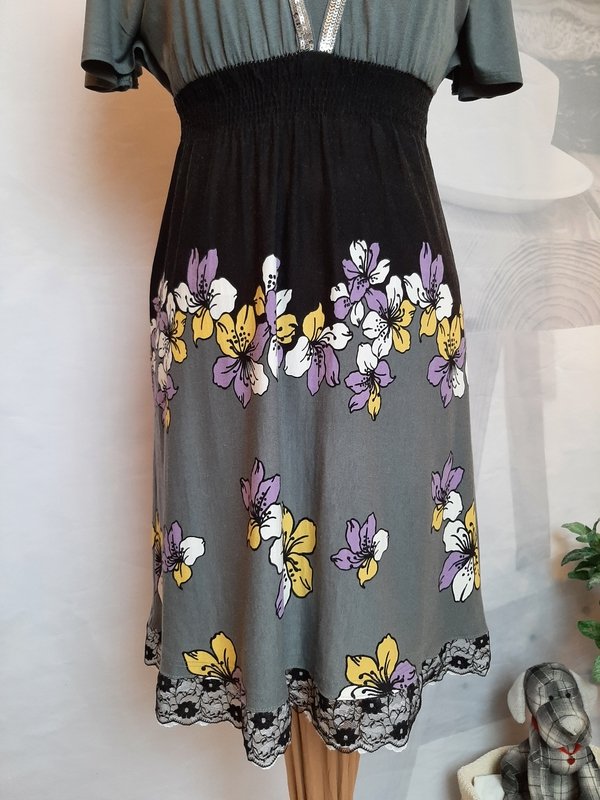 Kleid mit Blumenmuster