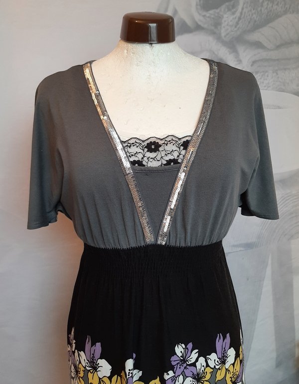 Kleid mit Blumenmuster