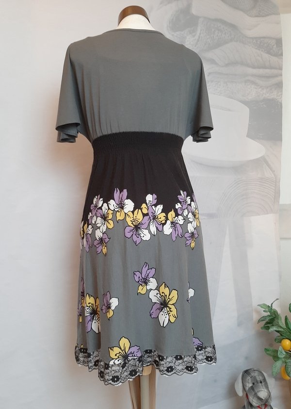 Kleid mit Blumenmuster