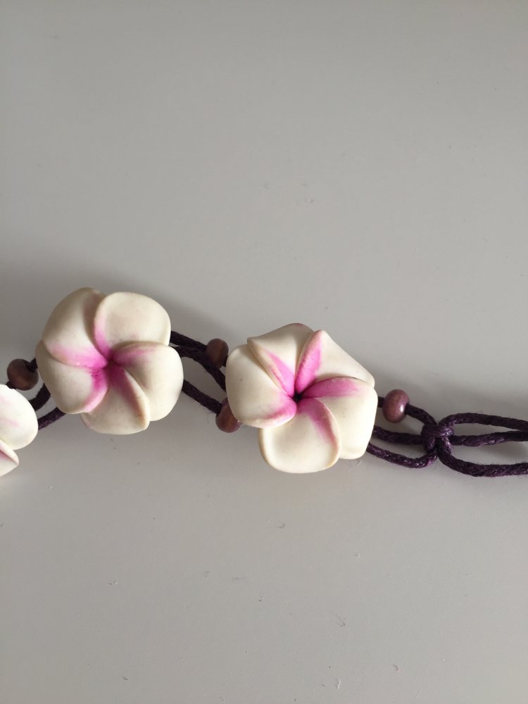 Armband mit Blumen 