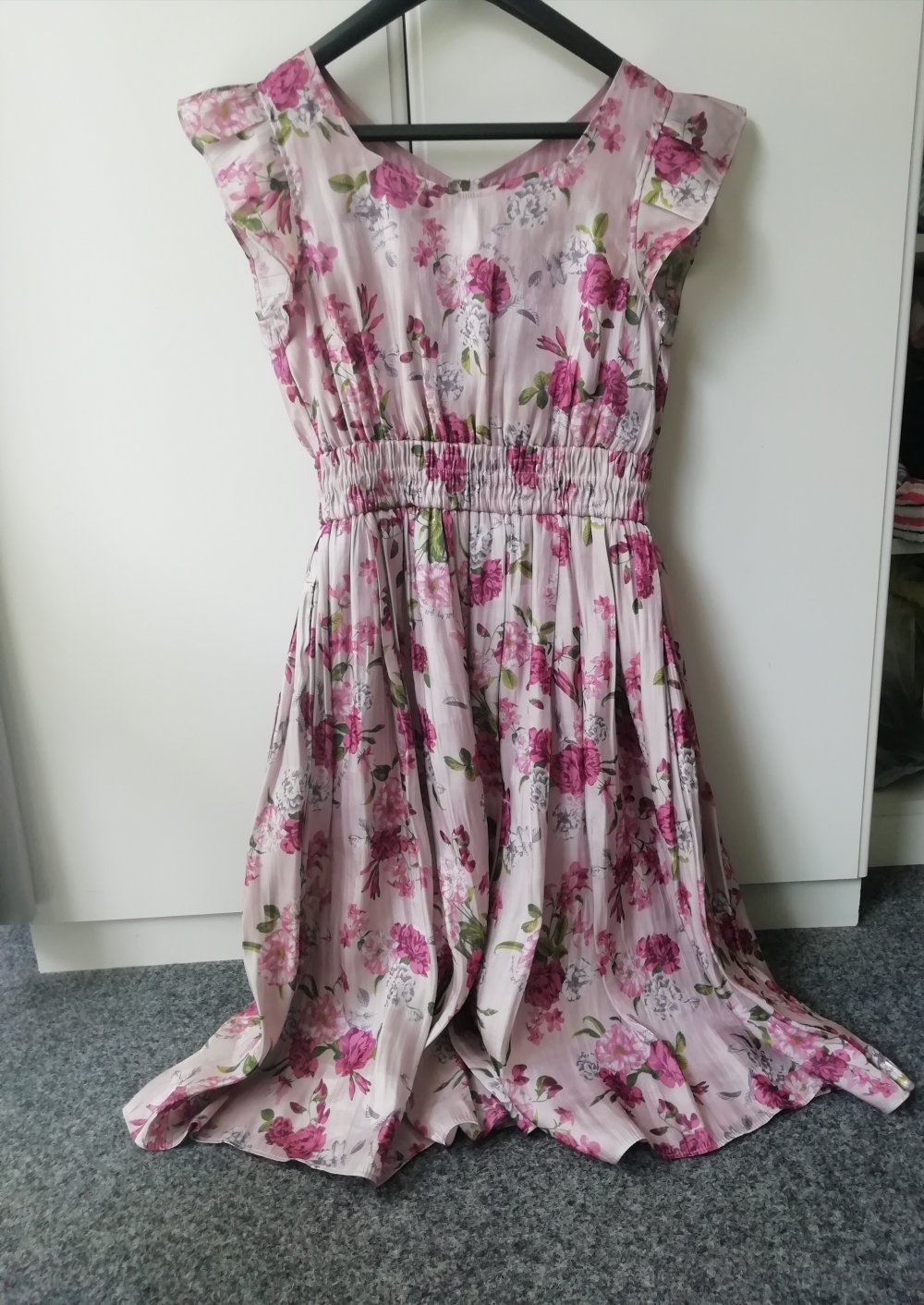 Kleid pink Jill Stuart mit Rüschen frills floral elegant summer sommer outfit of the day blogger